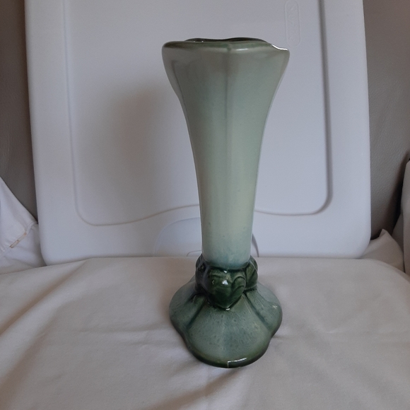 Flower Vase Ceramic Vintage HULL Green Glazed - Picture 2 of 8